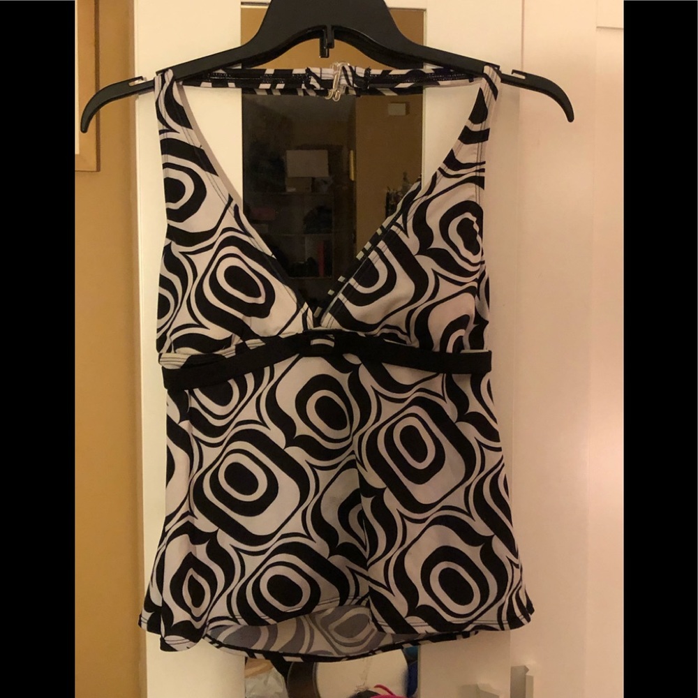 LIGHTLY WORN SPEEDO BATHING SUIT TOP